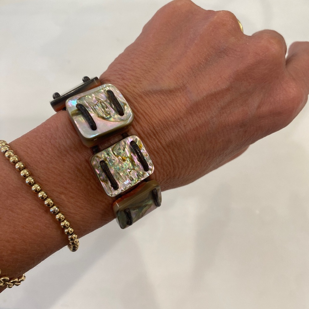 Boho Abalone Shell Leather Bracelet – Iridescent Coastal Style